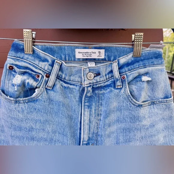 Abercrombie Curve Love 90s Ultra High Rise Straight Jeans - Picture 12 of 16
